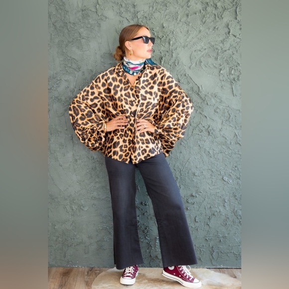 Walk on the Wild Side Blouse, Leopard 🐆 One Size - Picture 5 of 8
